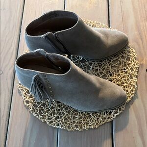 Vionic tan Suede Ankle Boots with Fringe size 9